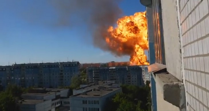 На автозаправке в Новосибирске произошел пожар после взрыва