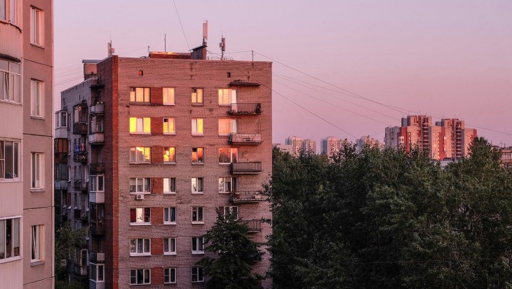Двухлетний москвич выпал из окна многоэтажки