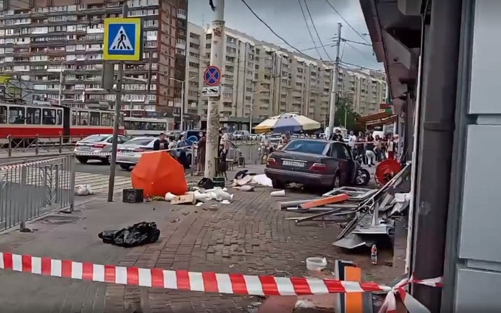 В Калининграде Mercedes вылетел на тротуар и насмерть сбил пенсионерку