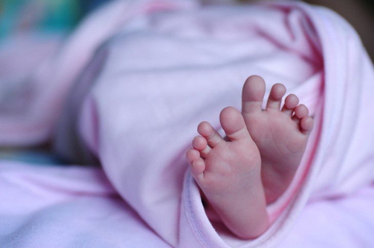 Россиянка семь лет продавала новорожденных детей иностранцу