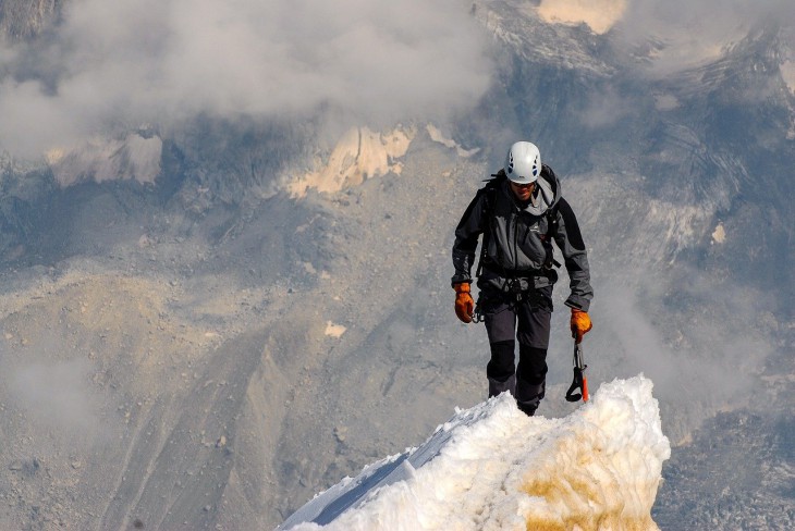В Северной Осетии во время схода лавины пострадали альпинисты