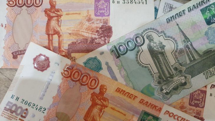 Мошенники выманили у чиновницы из Минпросвещения миллионы рублей