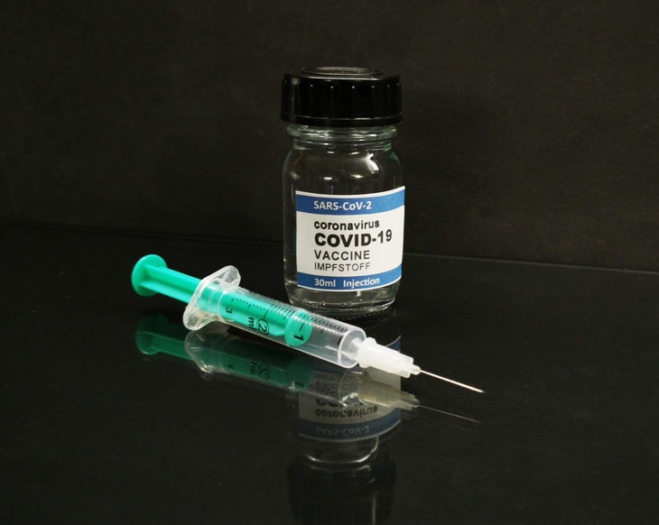 Розыгрыш призов среди вакцинированных от COVID-19 продлят на месяц