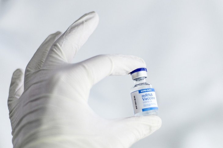 Минздрав разрешил одновременную вакцинацию от коронавируса и гриппа
