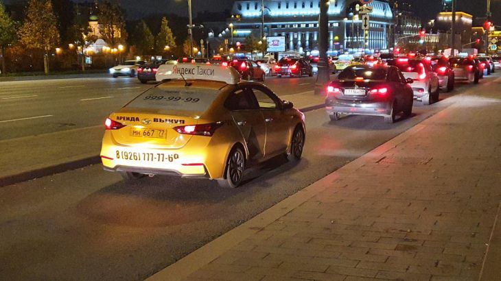 На Симферопольском шоссе вблизи Москвы столкнулись три автомобиля