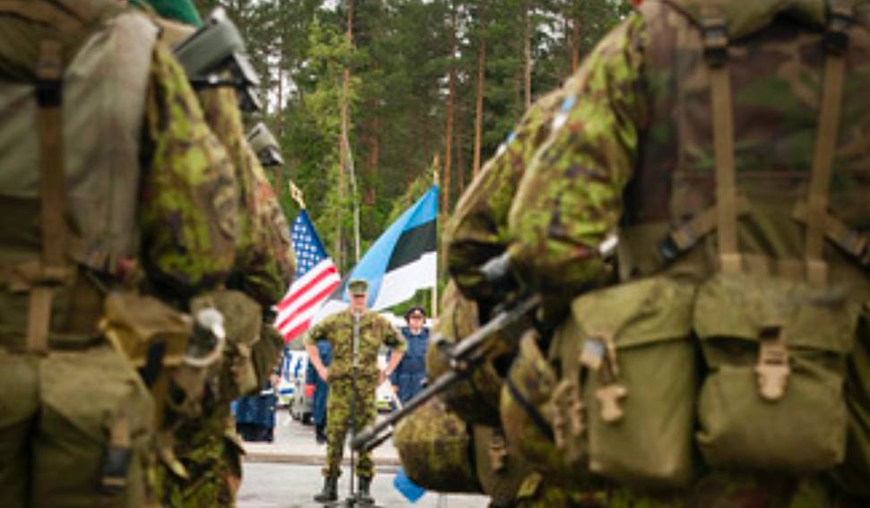 Нато латвия эстония. Латвия и Эстония в НАТО. НАТО В Прибалтике. НАТО Эстония Литва. НАТО В Эстонии 2021.