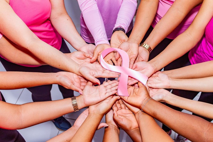 Новый тест Анджелины Джоли может помочь женщинам предотвратить рак