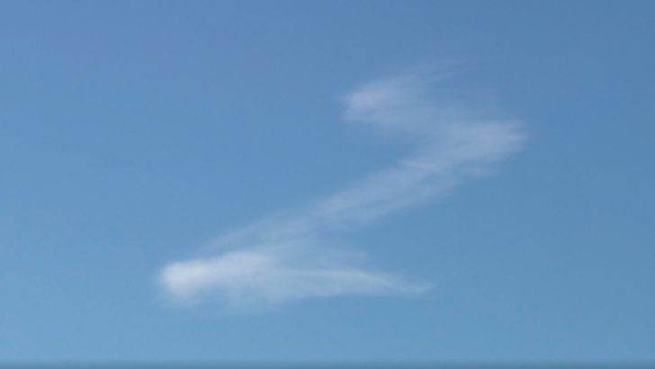 Истребители Су-34 оставили после взлета знак «Z» в небе над Украиной Z