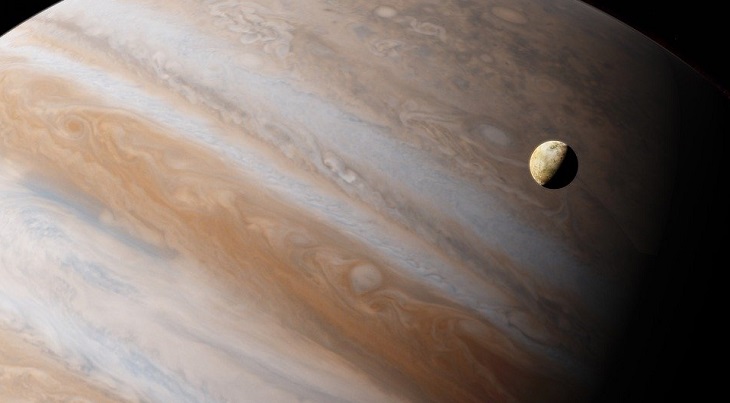 На спутнике Юпитера заметили загадочный рельеф Юпитер и его спутник Ио