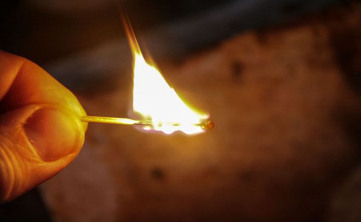 В Берлине сожгли машины участников автопробега в поддержку России Спичка, огонь