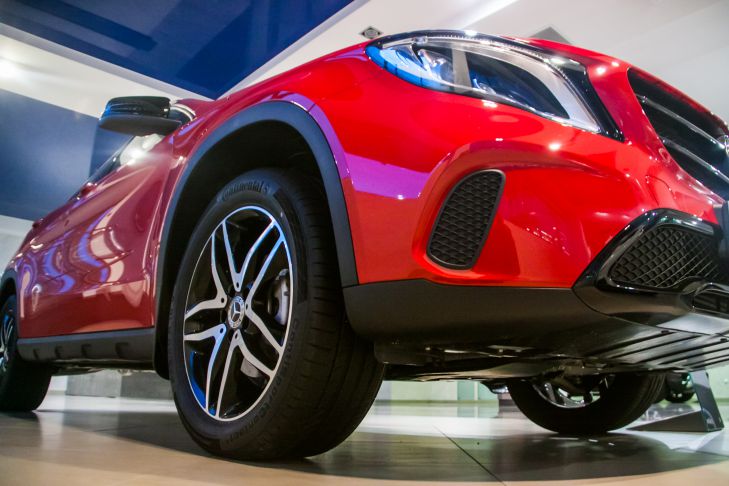 Минпромторг ожидает, что продажи легковых автомобилей в России упадут в два раза за 2022 год Автомобиль