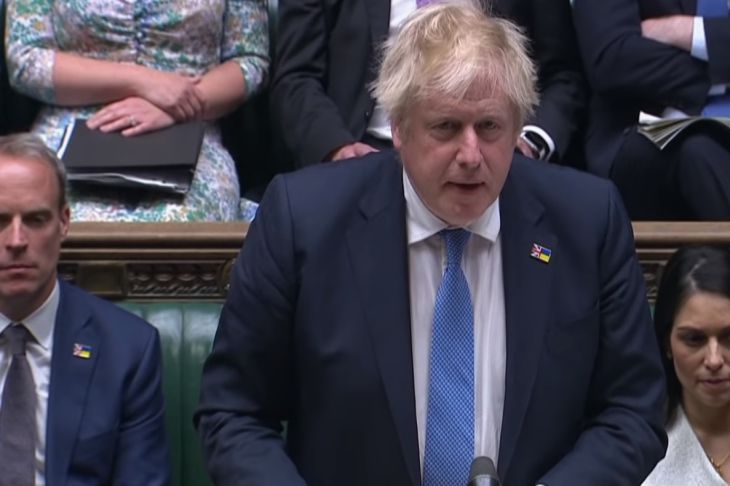 The Telegraph: уход Джонсона с должности опасен для Киева мужчина