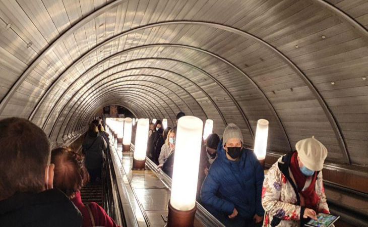 На станции метро «Рижская» установили турникеты Метро