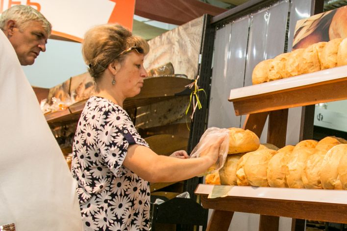 Свежий ветер свежий хлеб свежая рубашка. Хлебная Лавка хозяйка. Фигуры из хлеба. Передача продуктов нуждающимся. Сорт хлеба Самарский.