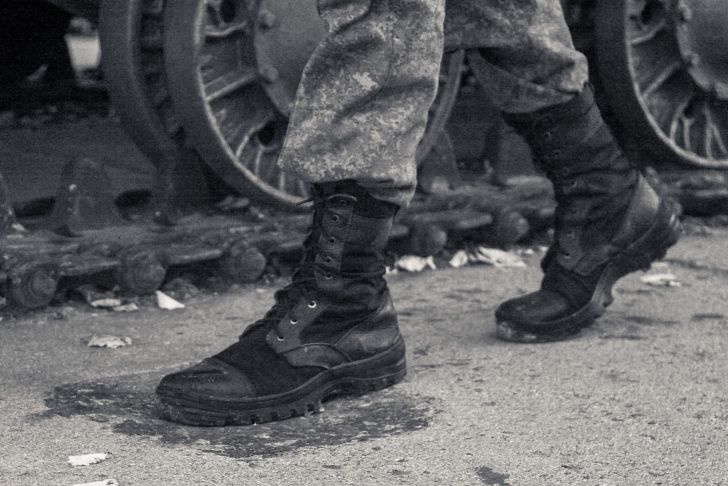 Дезертир «Азова» рассказал, как добил раненного солдата ВС РФ в Мариуполе солдат