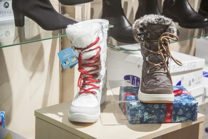 Как избавиться от неприятного запаха в обуви: три самых действенных метода обувь