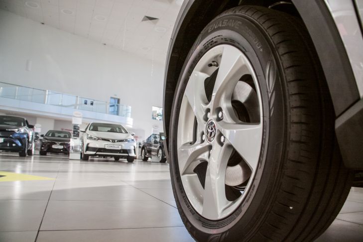 Почему электромобили безопаснее: основные причины машина