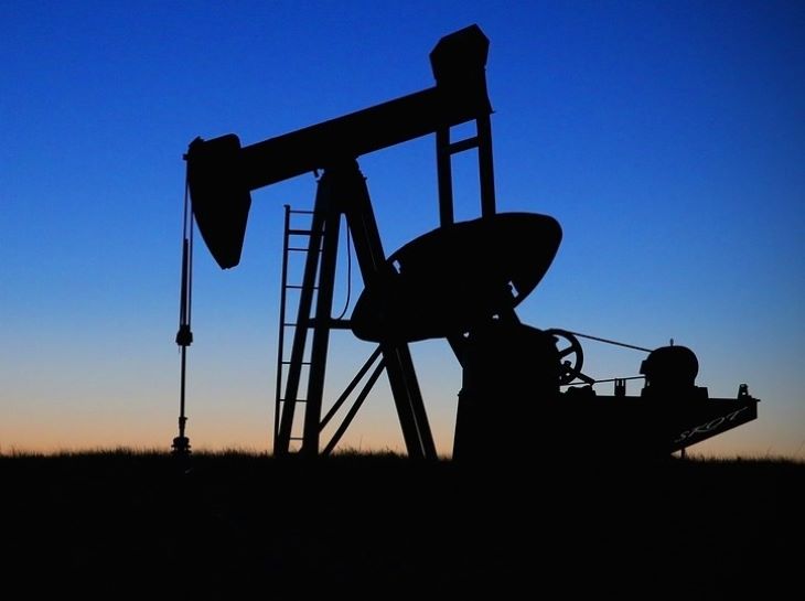 В правительстве поручат компаниям следить, чтобы нефть не перепродавали с потолком цен Нефть