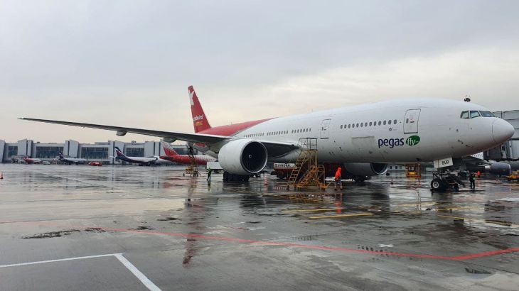 Из самолета Байдена во время его визита в Польшу выпал человек самолет