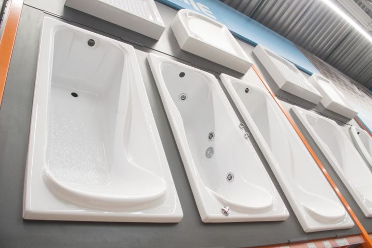 Как устранить засор в ванной и не вызывать сантехников: проверенный способ ванна