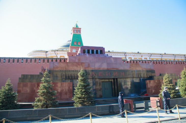 Вынос ленина из мавзолея 2024. Мавзолей Ленина в Москве. Очередь в мавзолей Ленина. Мавзолей Ленина в Москве внутри.