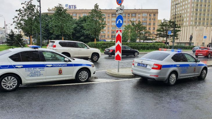 В московском метрополитене на станции «Саларьево» мужчина повредил створку турникета Полиция
