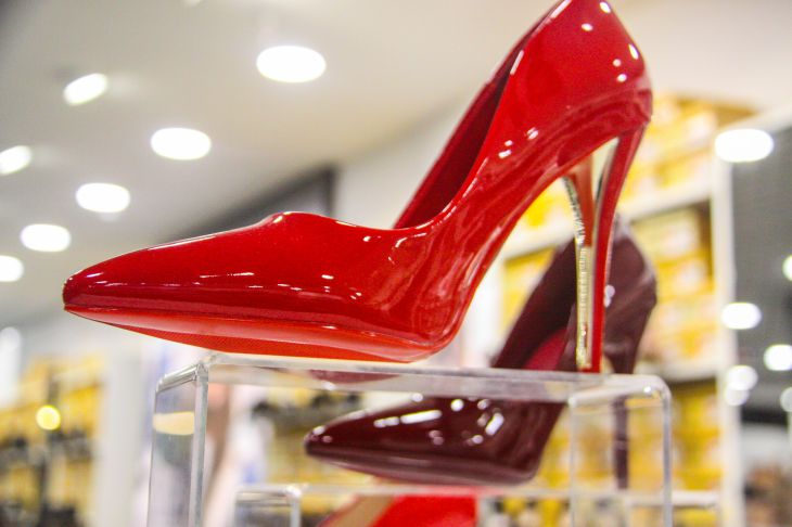 Россияне вернулись к образу жизни до пандемии с развлечениями и покупками. Результаты исследования обувь