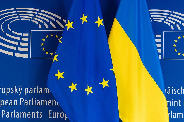 ЕС выдвинул Украине четыре условия для начала переговоров о вступлении в союз Флаги