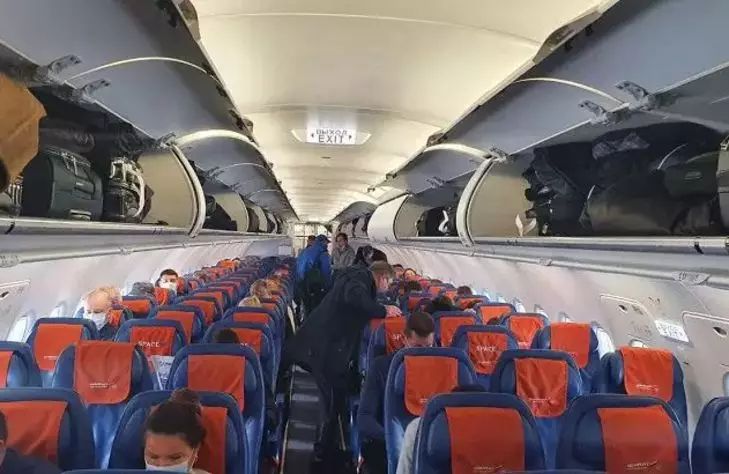 Авиакомпаниям в РФ могут запретить рассаживать родителей и их детей в самолете самолет