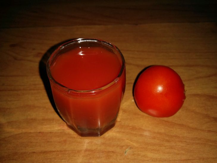 стакан, помидор
