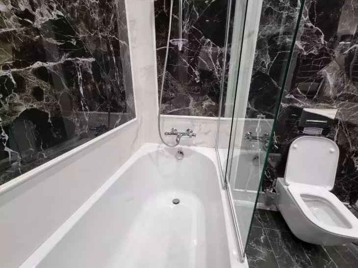 Забудьте о тросах и вантузах – это в прошлом: предмет, который избавит от засора в сливе за минуту ванная