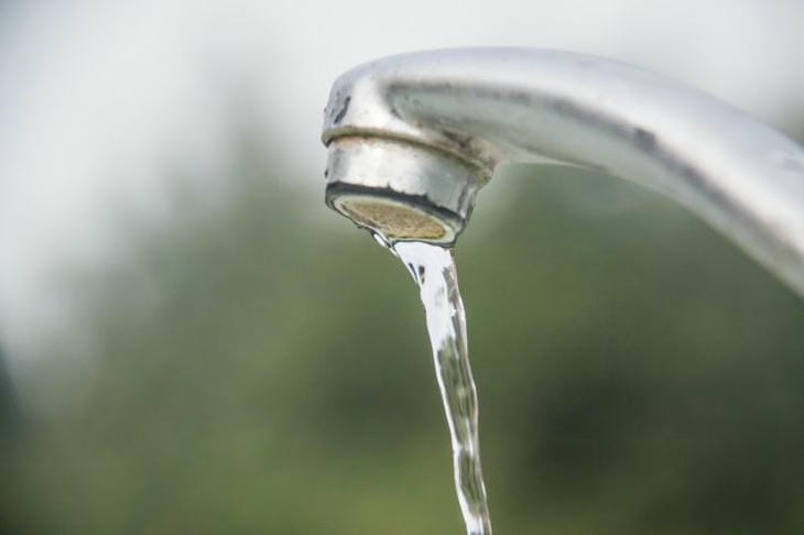 Кипятить воду несколько раз: вредно или нет кран