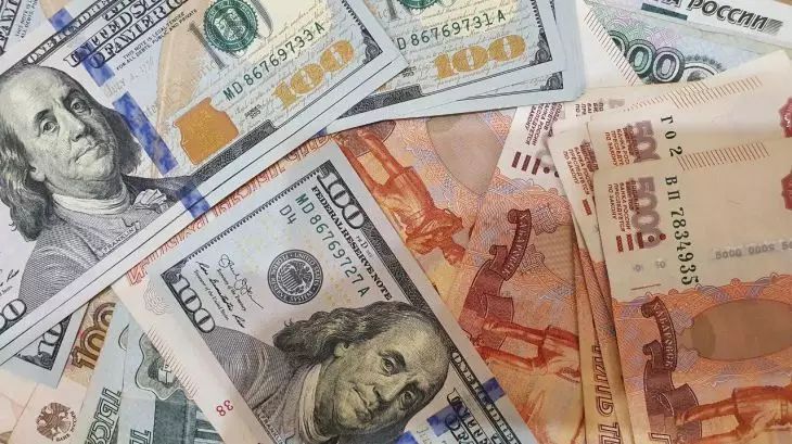 Экономист Балынин объяснил, почему полный отказ от доллара выгоден РФ валюта