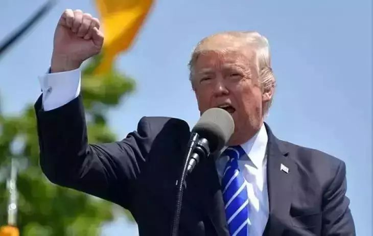 Трамп заявил, что продуктивно поговорил с Путиным Трамп