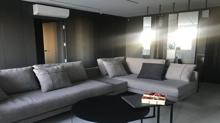 Перестаньте ставить диван у стены: 3 правила расстановки мебели, о которых вы не догадывались диван