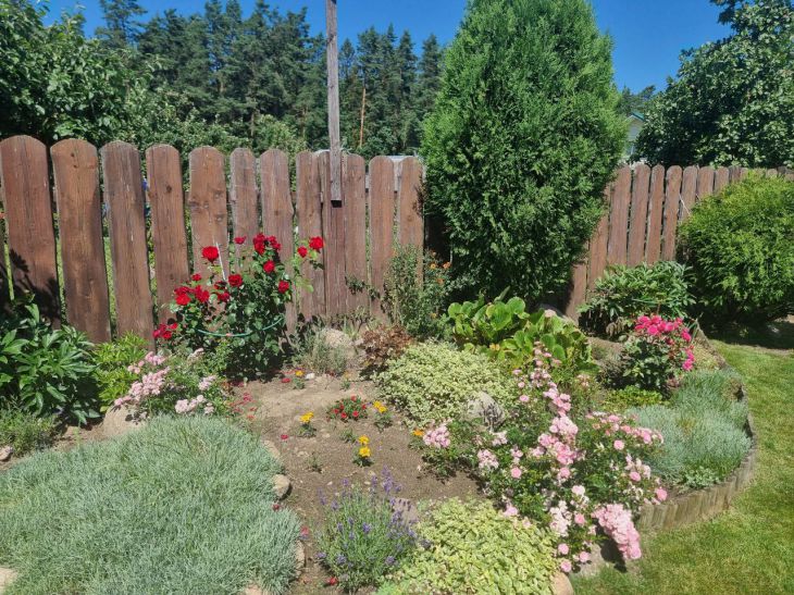 Столбы для забора будут стоять вечно: мастер поделился способами установки без бетонирования Забор