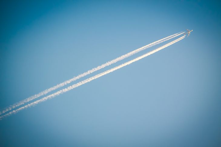 Стали известны сроки возобновления авиасообщения между РФ и Турцией Самолет