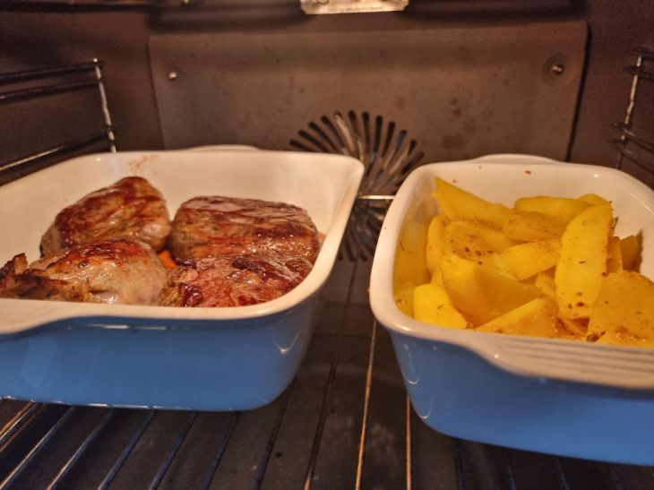 Золотиста снаружи и нежна внутри: секреты золотистой картошечки в духовке Картошка