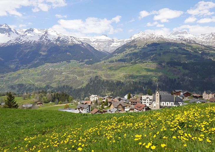 Ледник почти полностью уничтожил населенный пункт в Европе Горы