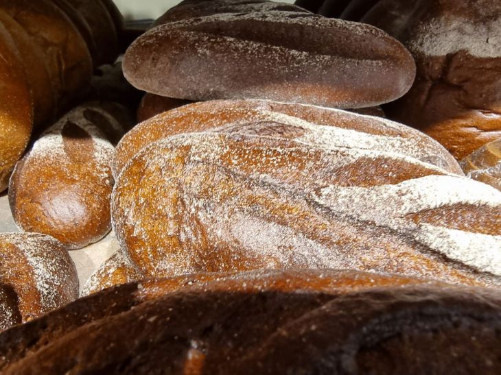 Хлеб не черствеет даже через 5 дней: хитрость, которая обманет время Хлеб