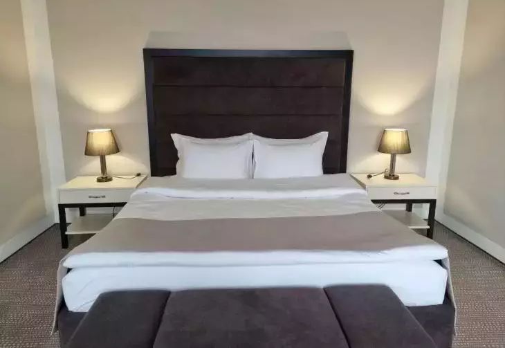 Грязные простыни портят сон? 3 хитрости для свежего белья кровать