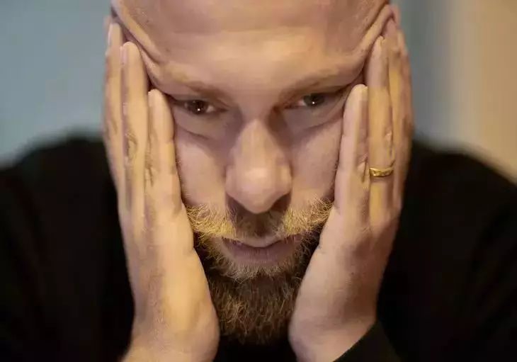 Как сохранять спокойствие, когда вас критикуют или хамят: прием, который работает сразу мужчина