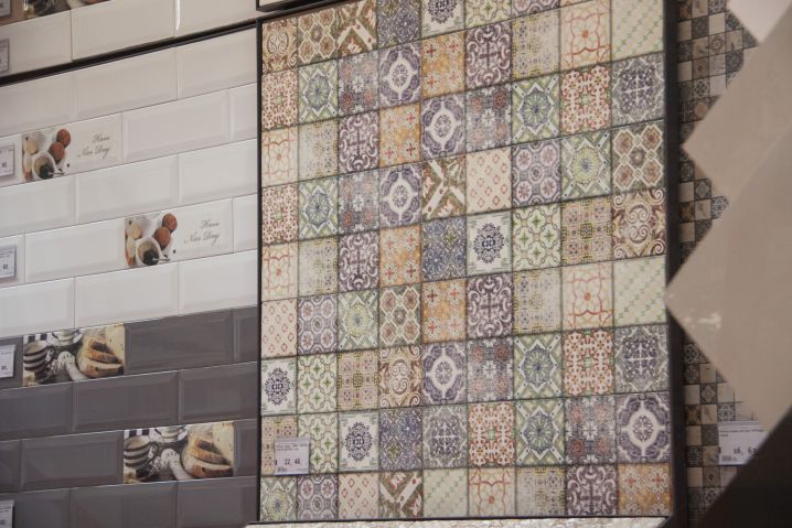 Как зубная паста убирает все пятна с плитки — результат вас удивит плитка