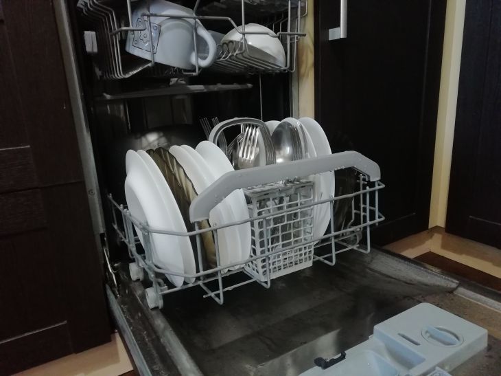 Жена копила на стиральную машину, но муж купил на эти деньги посудомойку для своей мамы посудомойка
