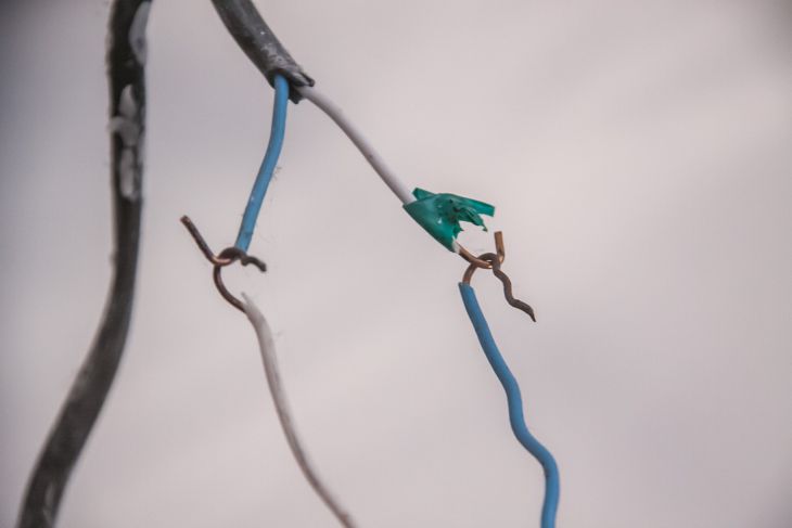 Секрет электриков: как убрать все провода в доме без покупки дорогих гаджетов провода