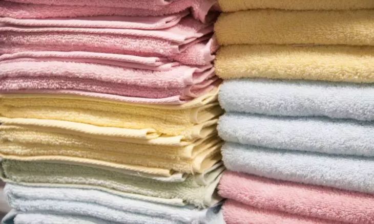 Полотенца желтеют и портят ванную: один способ вернет ослепительную белизну полотенца