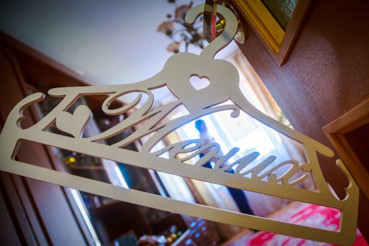 Необычные лайфхаки с вешалками: хранить вещи теперь можно в 10 раз компактнее вешалка