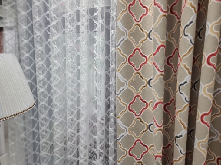 Занавески — враг света: чем их заменить, чтобы комната увеличилась в 2 раза занавеска