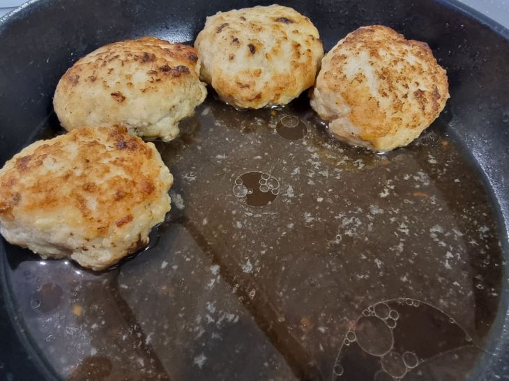 Секрет невероятно сочных котлет: продукт, который перевернет ваше представление о готовке Котлеты