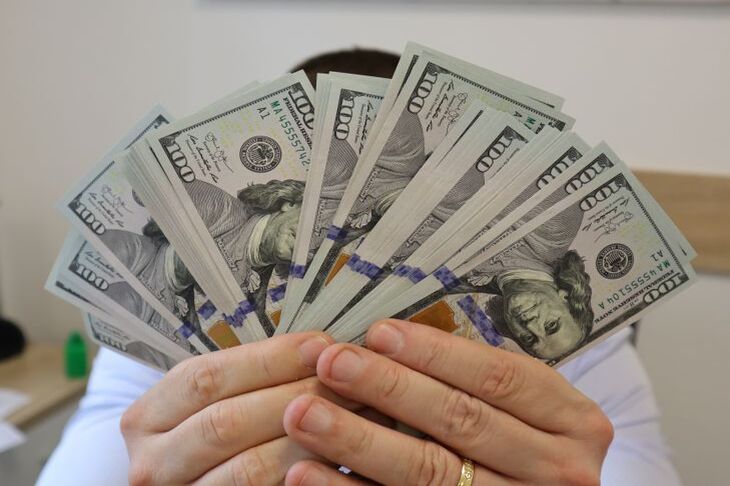 Как достичь успеха в бизнесе через мотивацию команды: истории миллиардеров деньги